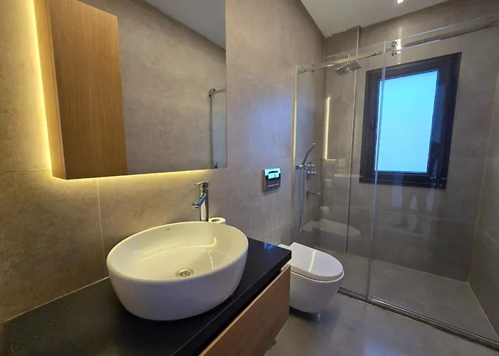 Ayayorgi Sueper Havuzlu Yeni Villa *