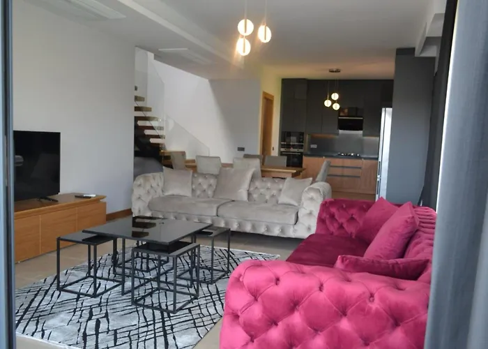 Ayayorgi Sueper Havuzlu Yeni Villa Çeşme