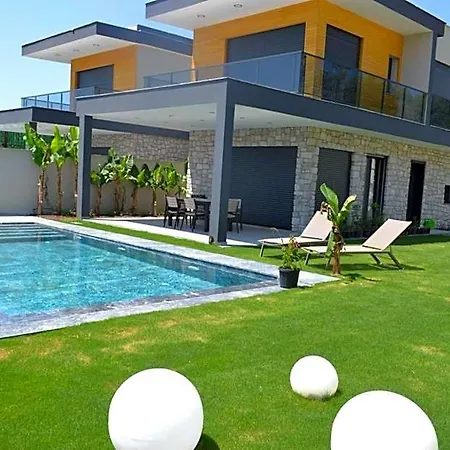 Ayayorgi Sueper Havuzlu Yeni Villa *