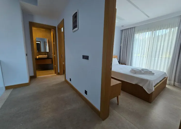 Ayayorgi Sueper Havuzlu Yeni Çeşme